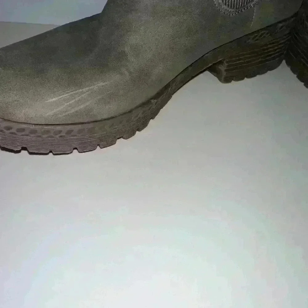 Maurice’s Smokey Grey Ankle Bootie with Zippers on the back. Women’s Size 7 1/2. - Picture 11 of 13